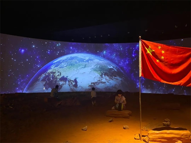 1000㎡超大空間、44*8米巨型弧幕 SEEMILE助力中國航天官方藝術(shù)特展